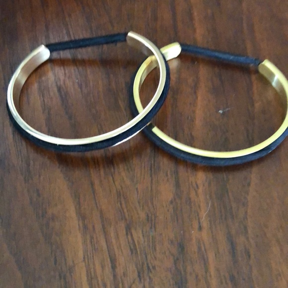 Cuff Elastic Ponytail Holder Bracelet in Goldtone - Picture 3 of 11